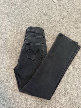 Levi’s Mid Rise Skinny jeans size 8